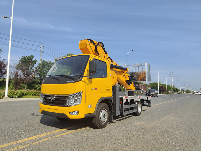 藍(lán)牌福田32米高空作業(yè)車